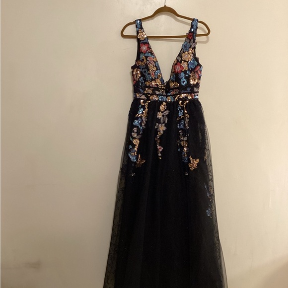 Jj’s House a-line V-neck floor length tulle prom dress with lace beading sequins - Picture 4 of 16